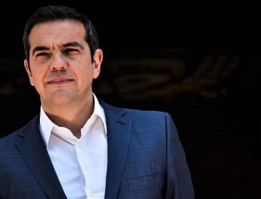 Α.Τσίπρας: Χαμογελαστός και ευδιάθετος στο Λαύριο για ουζάκι με τους δημοσιογράφους (φωτο)